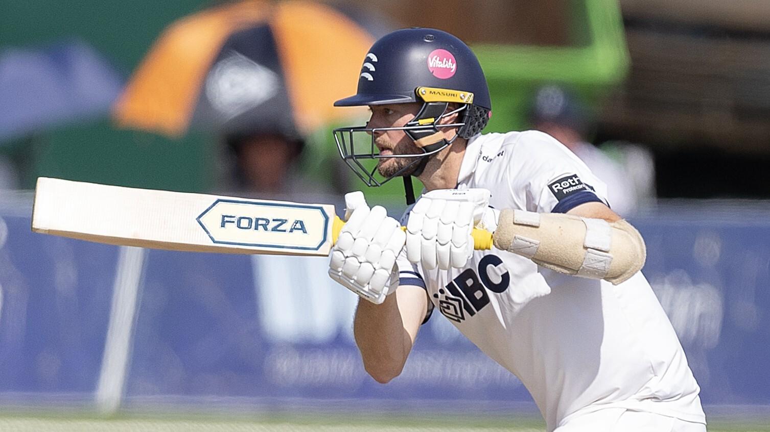 Middlesex's Tom Helm batting against Kent