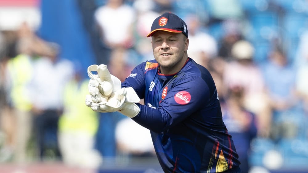 Essex's Adam Rossington in T20 action